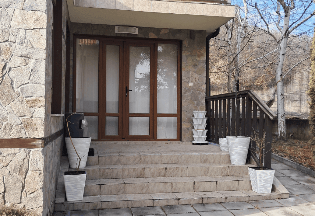 Банер на Къща за здраве Земен