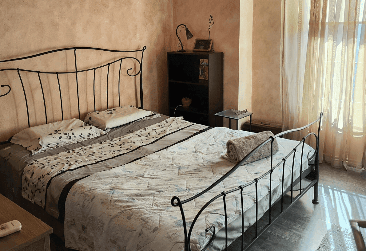 Банер на Арт апартамент Храм Кирил и Методий