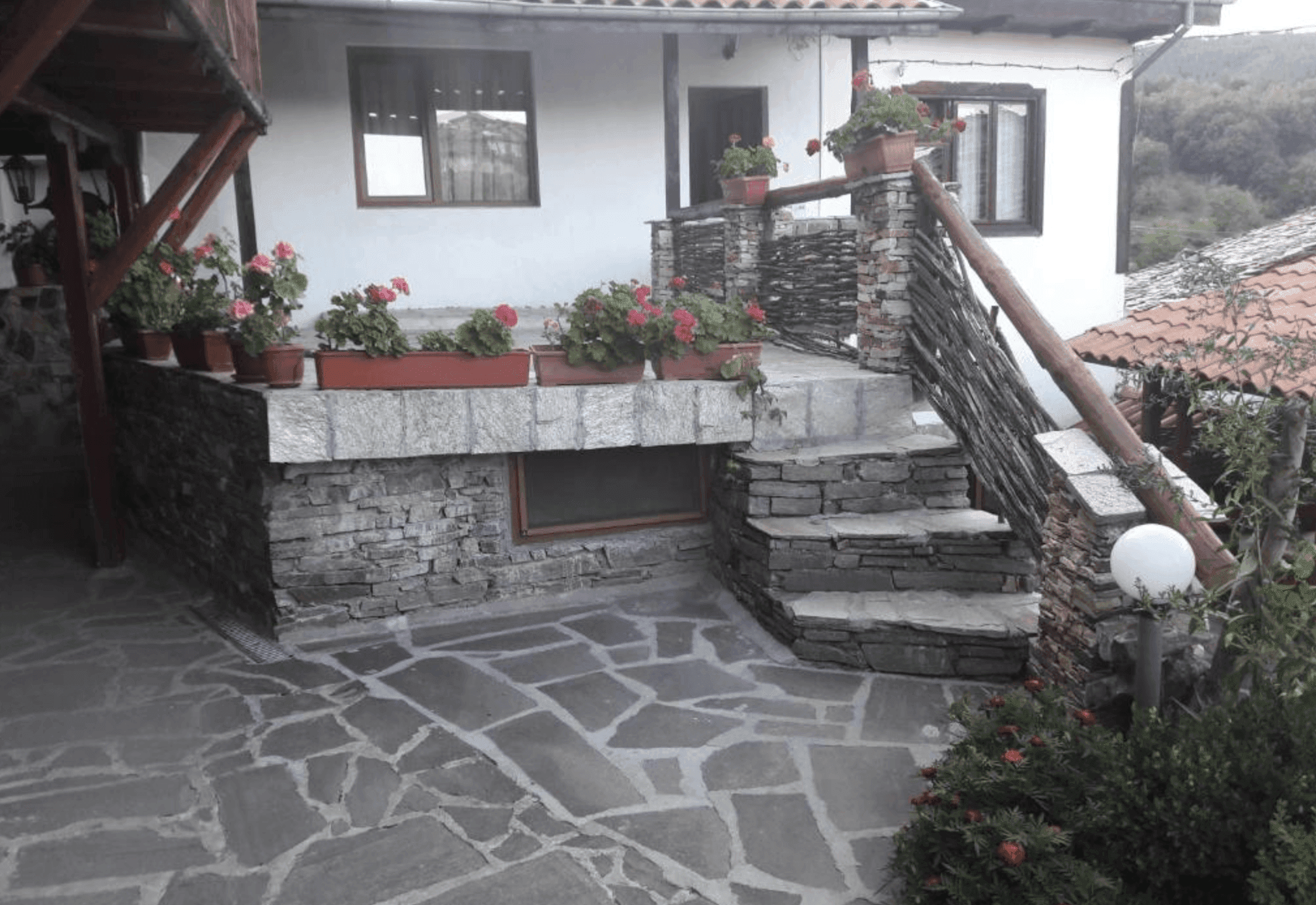 Банер на Шарковата къща за гости Долен