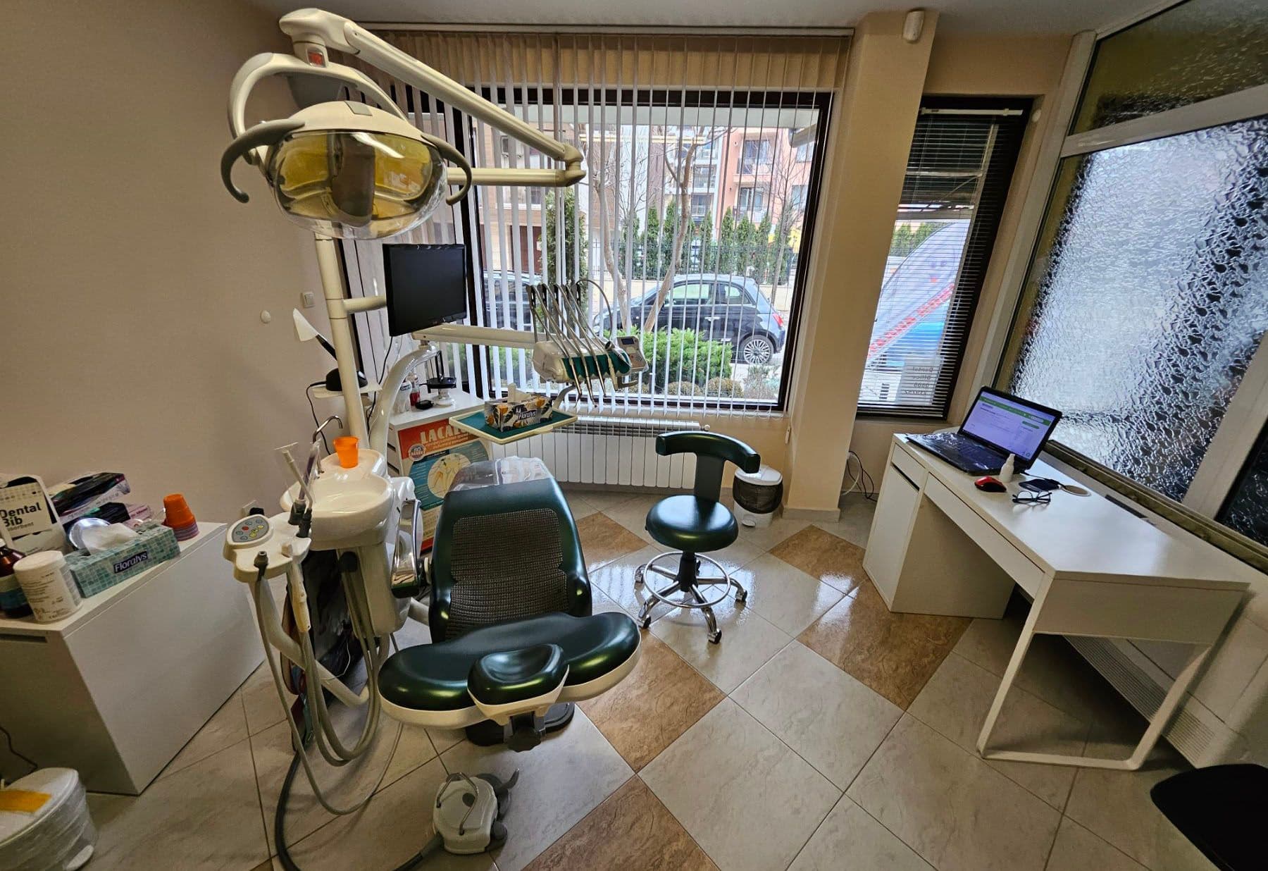 Банер на Dental clinic Jolydent