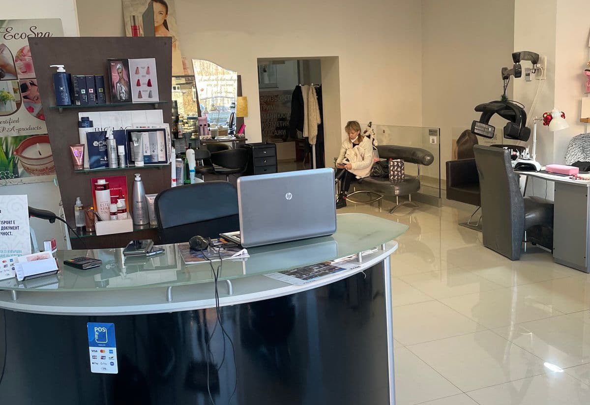 Банер на Салон за красота Женско Царство - Център