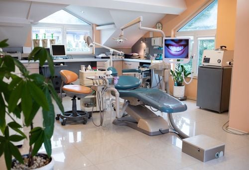 Клиника ортодонтия и естетика Dr Stoilkova Dentlux